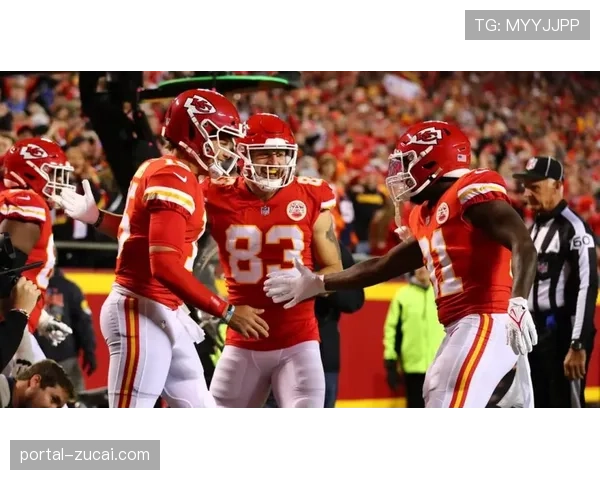 包装工外接手沃特森51码接球达阵 长传威胁成进攻利器